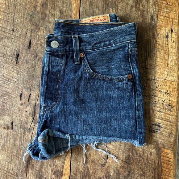 Levi’s cutoff denim jean shorts - Picture 3 of 4